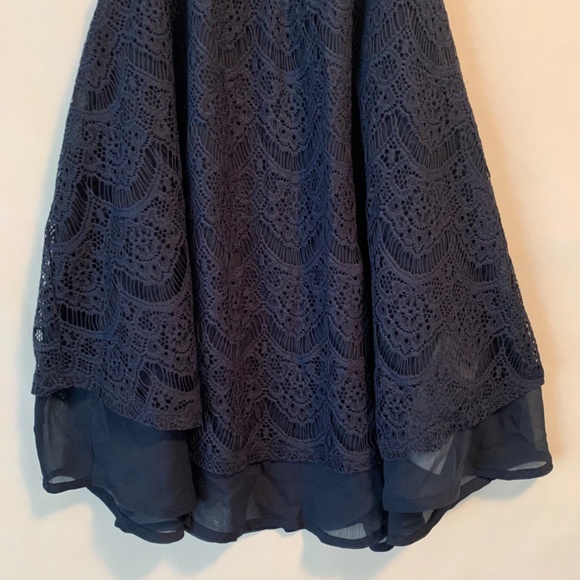 Abercrombie & Fitch Navy Blue Lace Top Size Small - Picture 3 of 15